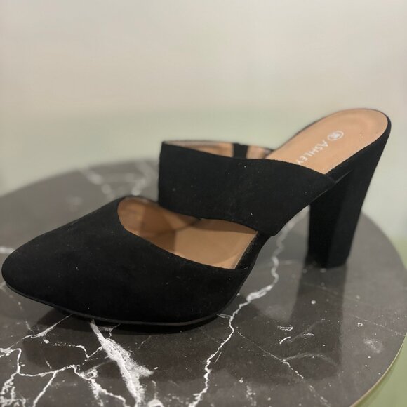 Black Velvet heels. 10W - Picture 2 of 4